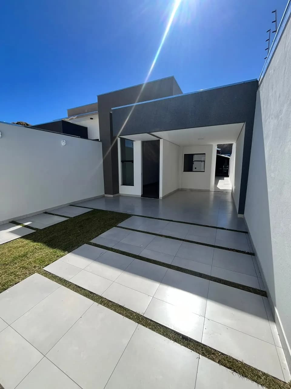 Casa à Venda em Santo Inácio, Montes Claros | 3 Quartos — foto 1 de 17