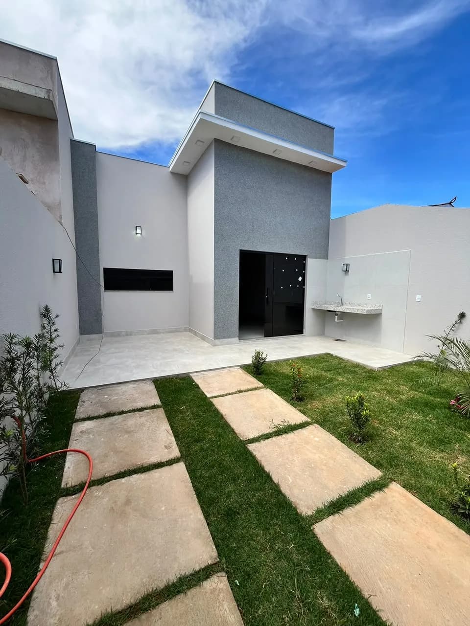 Casa à Venda no Bairro Nossa Senhora de Fátima - Montes Claros — foto 1 de 15