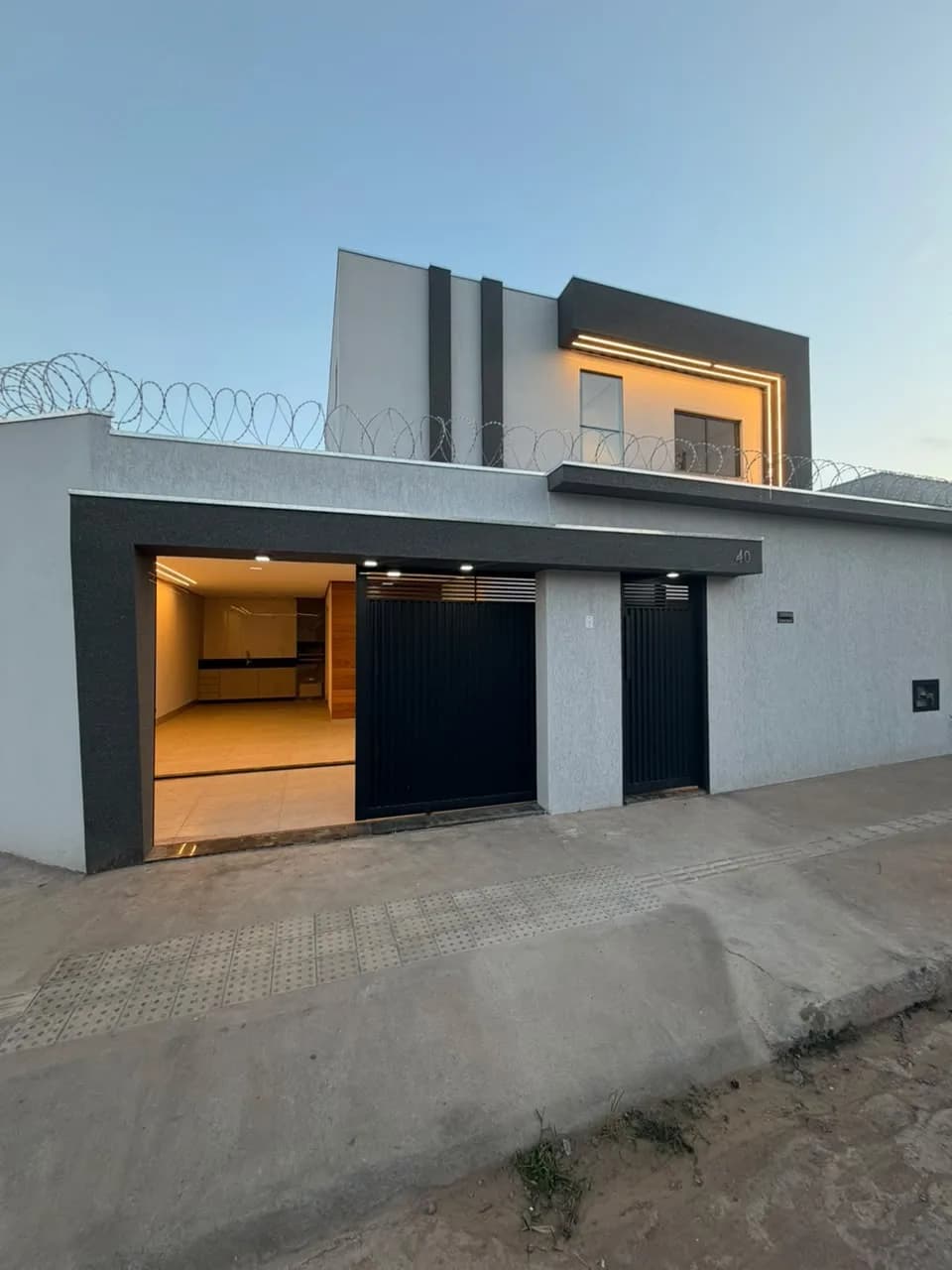 Casa à Venda no Delfino Magalhães - Montes Claros — foto 1 de 13