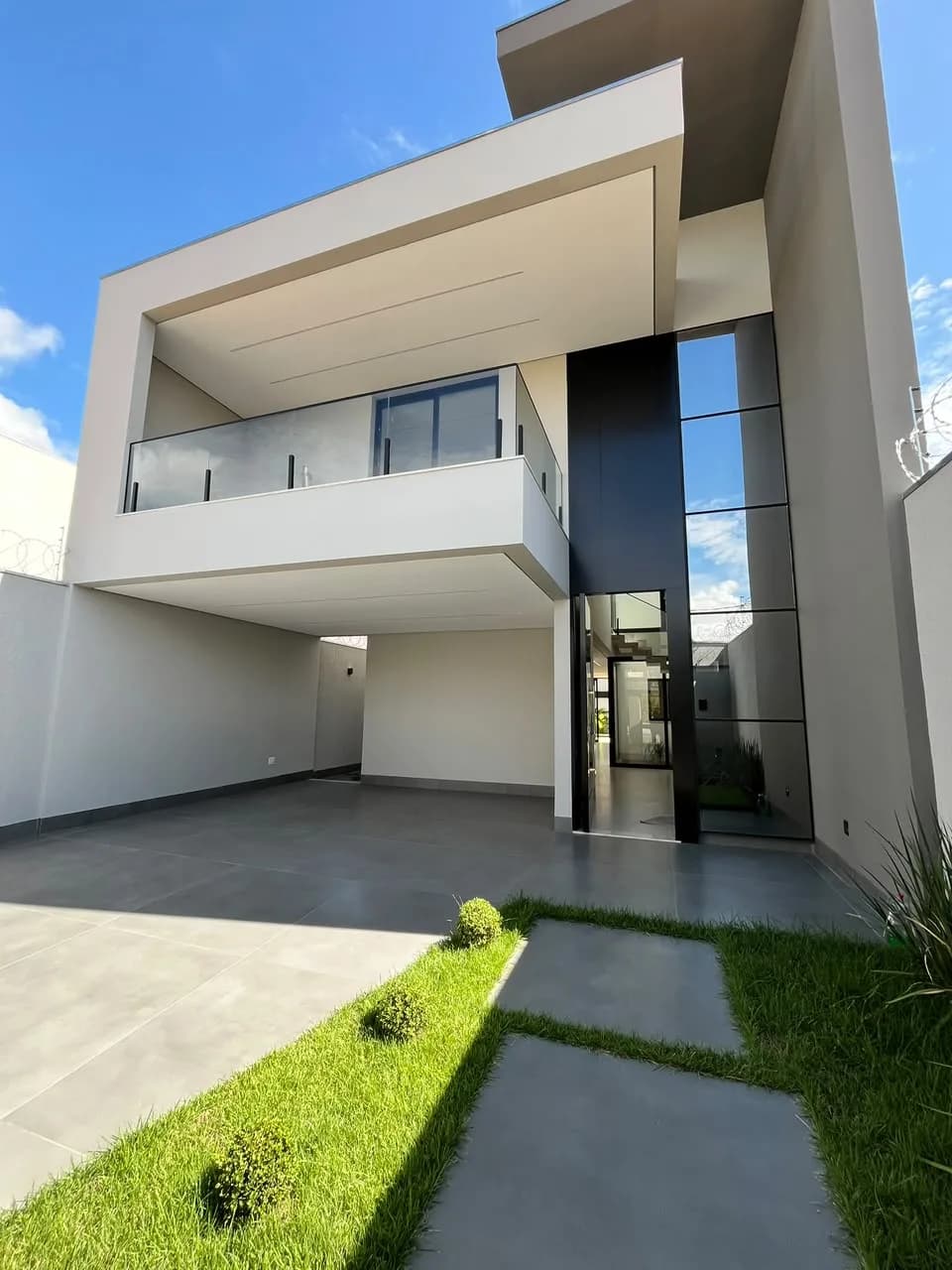 Casa à Venda no Ibituruna, Região Sul - Montes Claros — foto 1 de 27