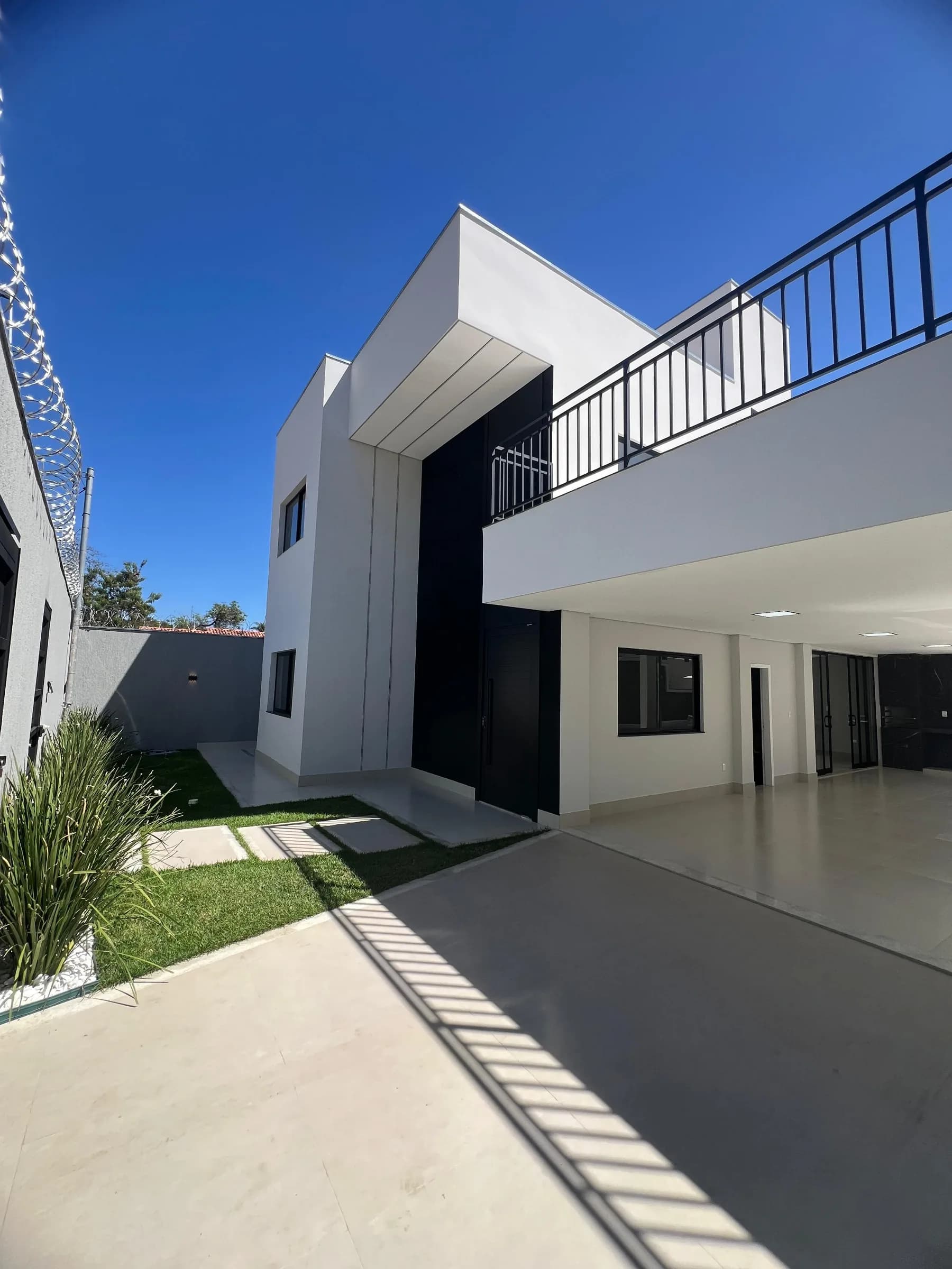 Casa à Venda no Jaraguá com Piscina - Montes Claros — foto 1 de 28