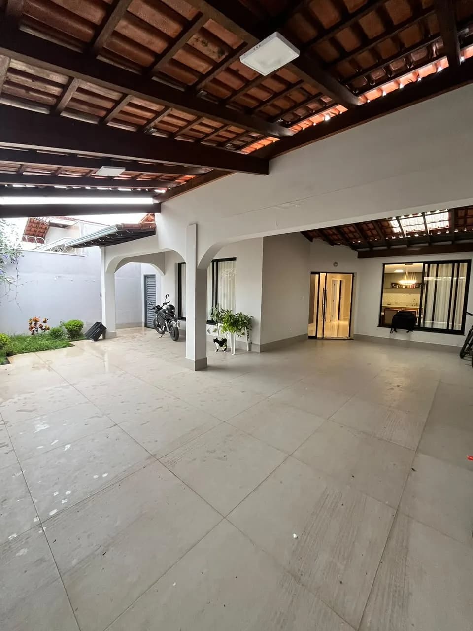 Casa à Venda no Todos os Santos com Piscina - Montes Claros — foto 1 de 18