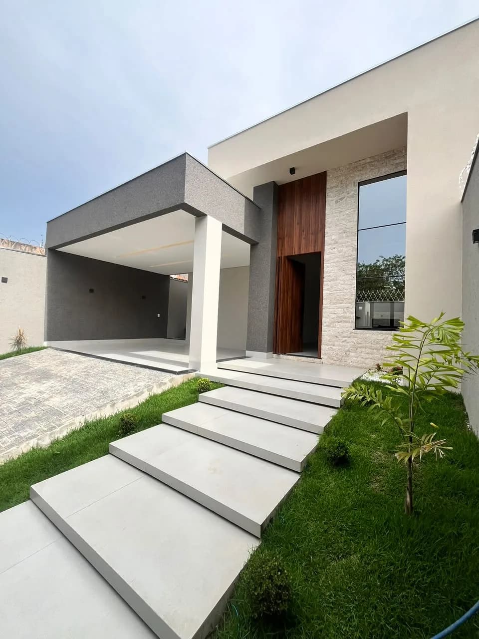 Casa Alto Padrão à Venda no Sapucaia, Zona Sul - Montes Claros — foto 1 de 17