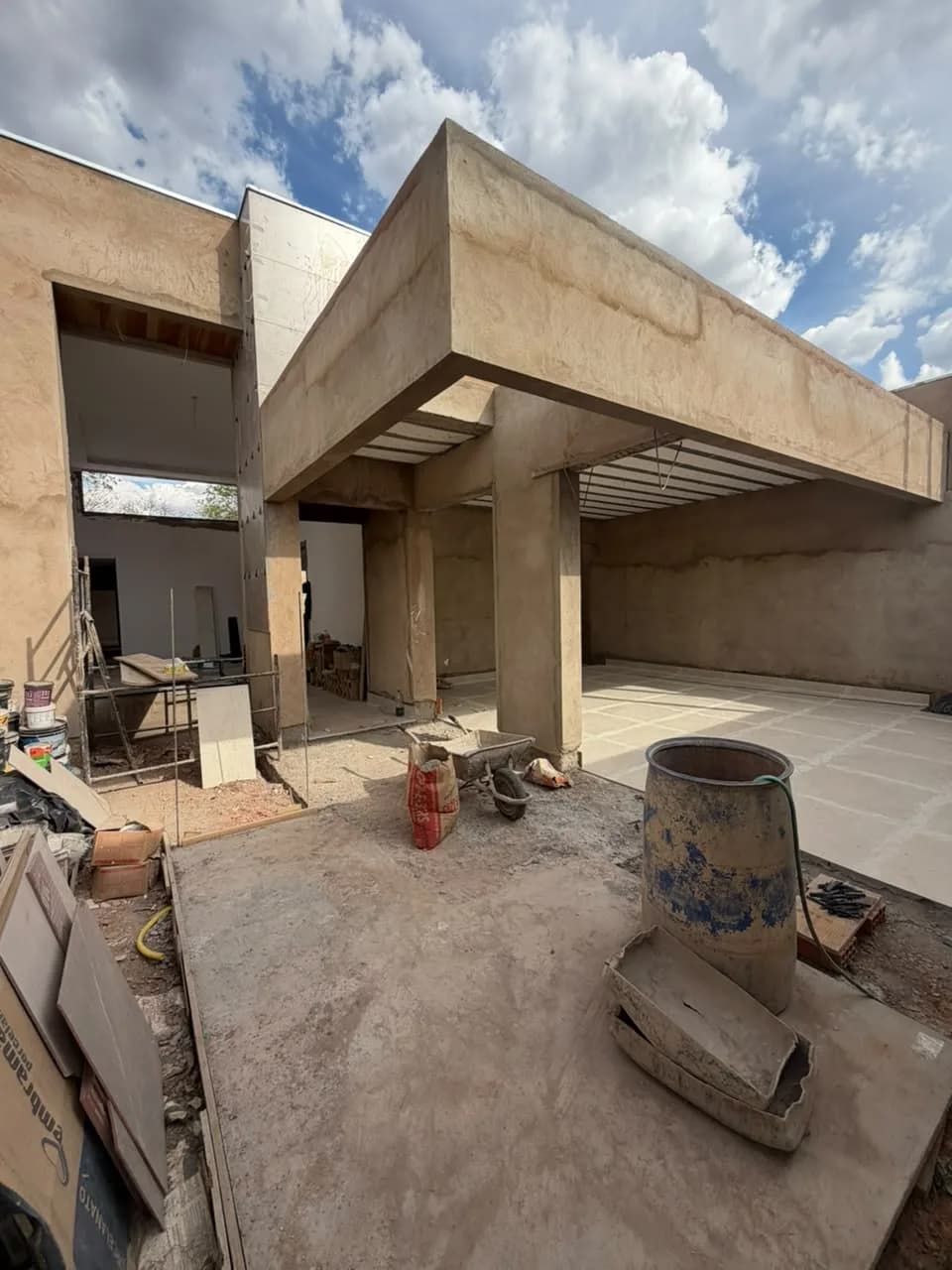 Casa com 3 Suítes à Venda no Morada do Sol - MOC — foto 1 de 19